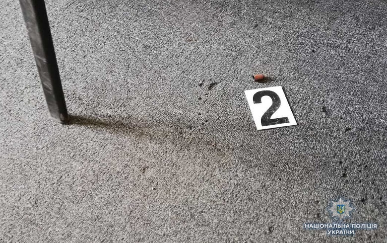 В Киеве со стрельбой ограбили конвертационный центр, есть пострадавшая